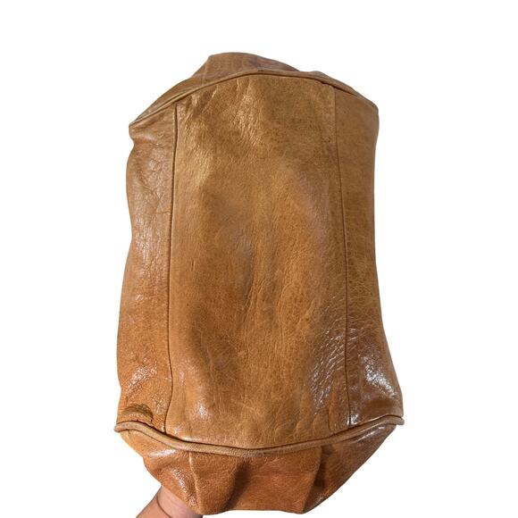 Chloé Ethel Medium Tote in Cognac Leather Gold Hardware Two Way Crossbody Strap - Picture 11 of 13